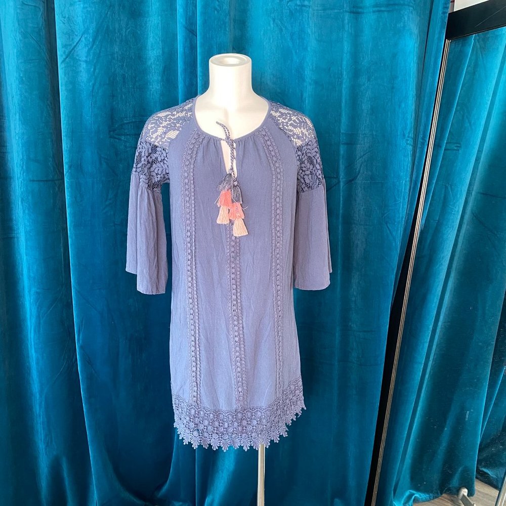 Knox Rose Lace Trim Bell Sleeve Shift Dress With Tassel - Picture 4 of 13